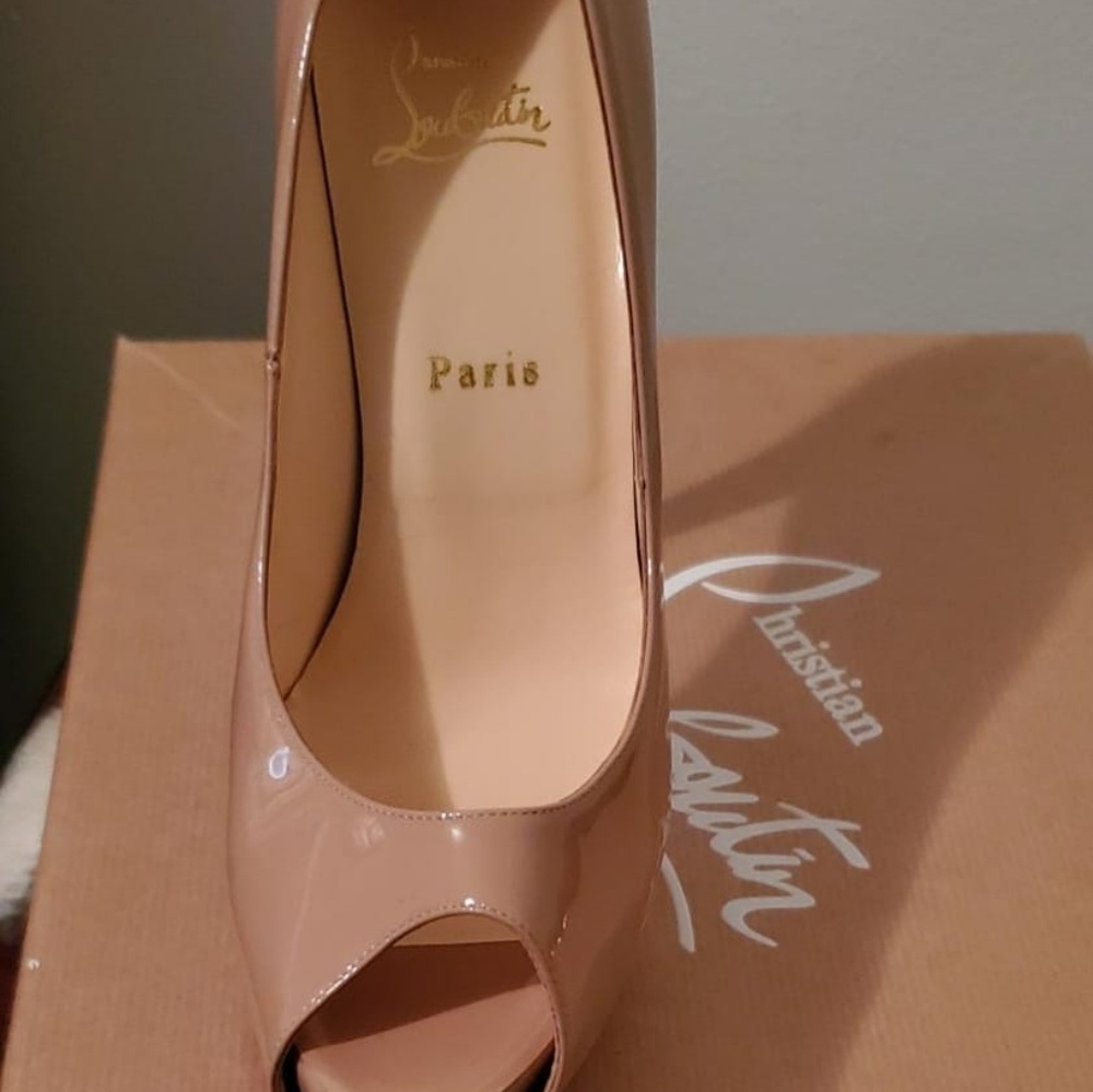 Shoe - Picture 3 of 3